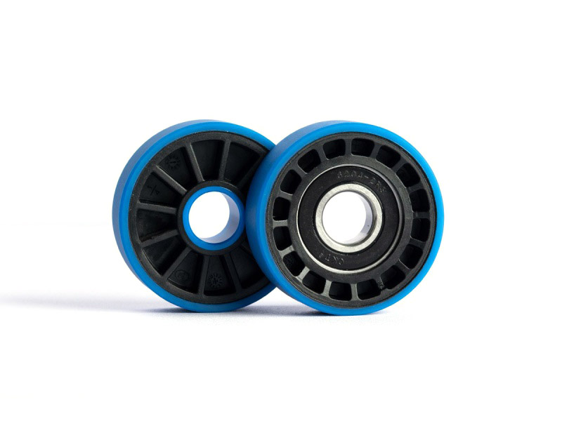 Main and auxiliary wheels